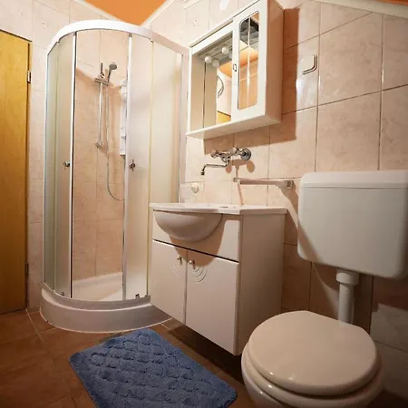 Tolles In Mit Privatem Pool Peresiji